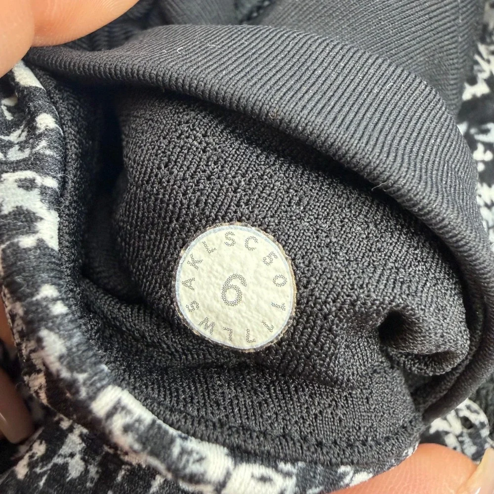 Lululemon Athletic Leggings Women 6 Black White Pixel Floral‎ Mesh Zip Pockets